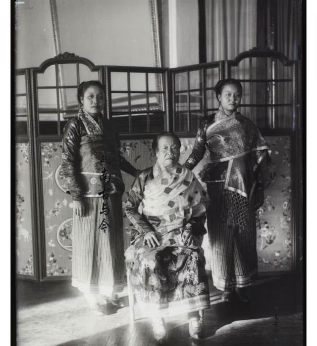 老挝王室公主皇后老照片，异域风情，最后图为老挝最漂亮的公主