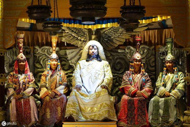 元代蒙古贵族们的宗教信仰，各种宗教不加限制！唯独禁止白莲教