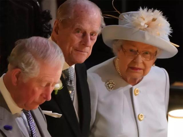 伊丽莎白女王，直接把王位让给威廉王子，查尔斯和卡米拉能接受吗