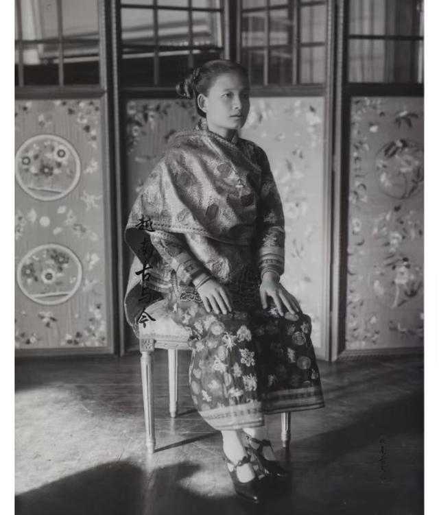 老挝王室公主皇后老照片，异域风情，最后图为老挝最漂亮的公主