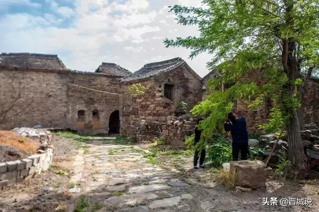 晋城泽州这座神秘的千年古堡里，竟还藏着一个独一无二的月湖泉